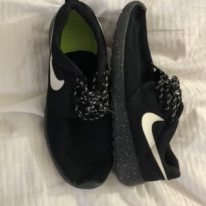 Women's Nike Oreo Roshe